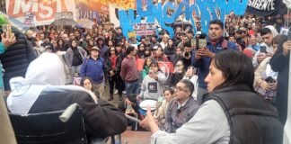 24M: Catamarca bajo la lluvia marchó masivamente