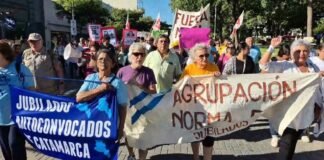 Convocante marcha de jubilados en defensa de sus derechos en Catamarca