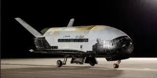 El avión supersónico XB-1 vuela frente al Sol y la NASA captura esta increíble fotografía