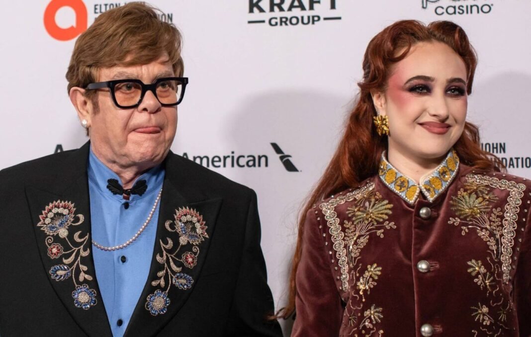 Elton John y Chappell Roan cantan en la gala post-Oscar