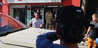 Incidentes con motocicletas mal estacionadas en pleno centro