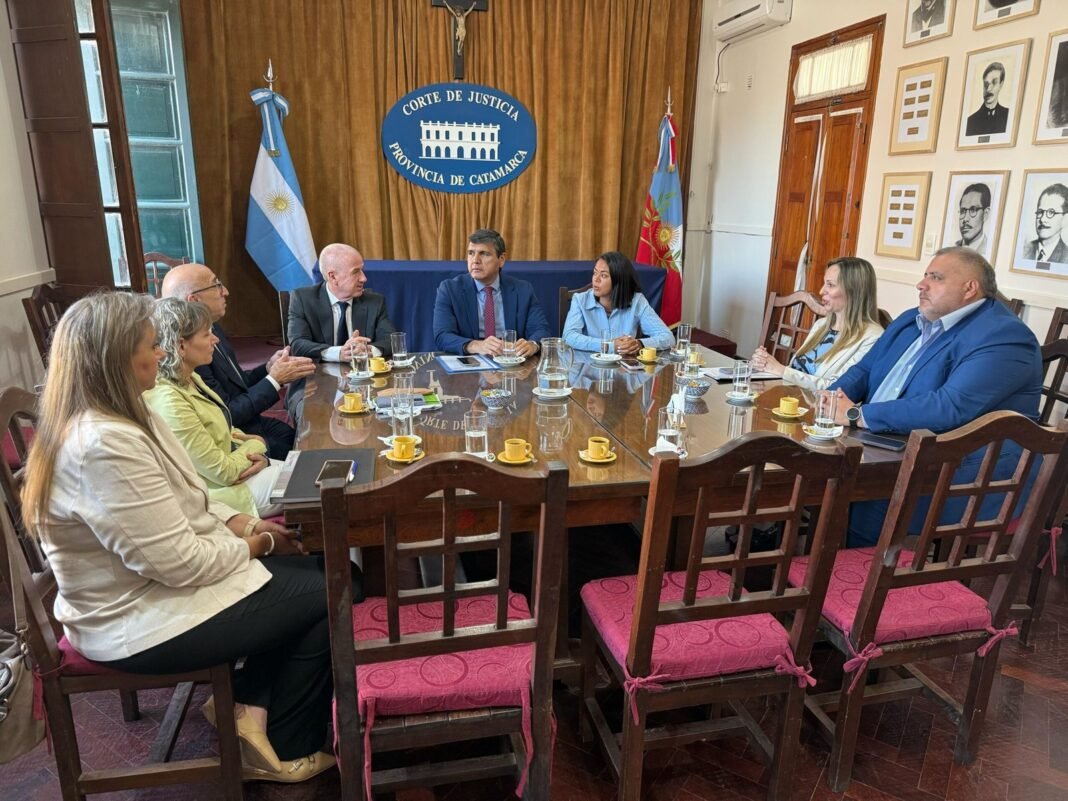 La Corte de Justicia se reunió con miembros de la carrera de medicina