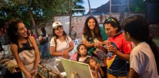 La feria de Tienda C reunió a más de 30 artesanos y diseñadores locales