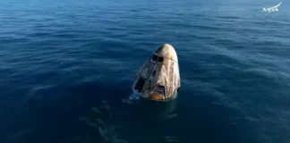 Los astronautas 'atrapados' casi diez meses en la Estación Espacial amerizan con éxito en la costa de Florida