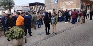 Manifestación de empelados judciales en las afueras de la corte de Justicia