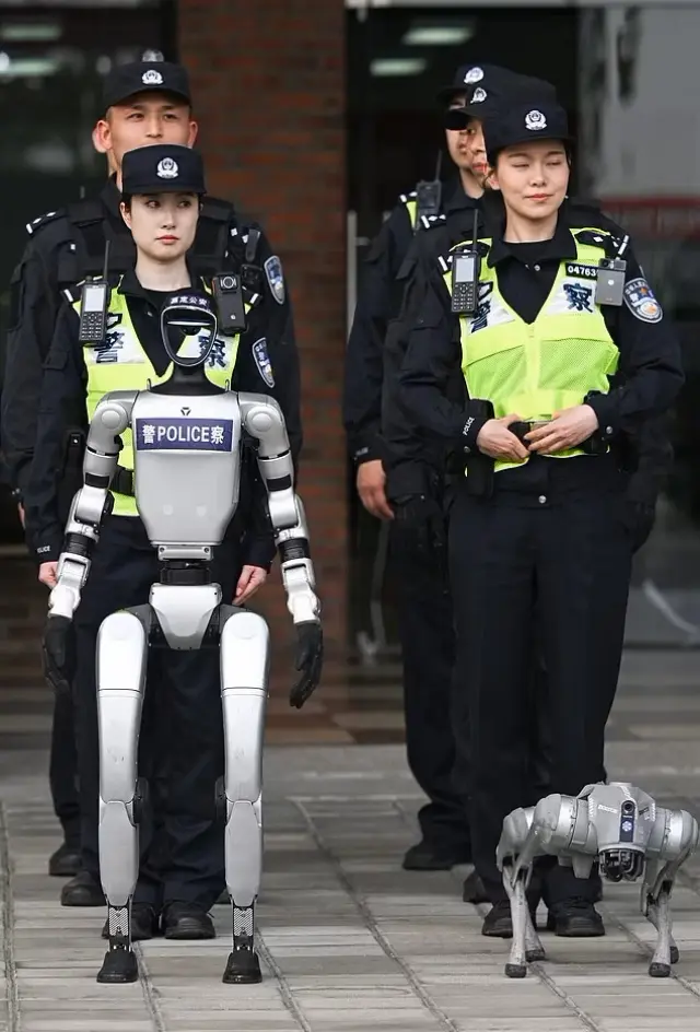 'Robocop' ya es real: China estrena su robot policía en el Gran Premio de Fórmula 1