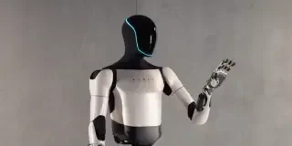 Elon Musk comparte los avances de su robot humanoide: Optimus ya camina como una persona