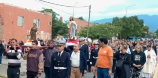 Una gran cantidad de fieles celebró a Jesús de la Divina Misericordia