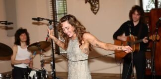 Miley Cyrus estrena su nuevo álbum con un show sorpresa