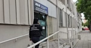 ¿Otra banda de usurpadores? Denuncian a una abogada y un agrimensor