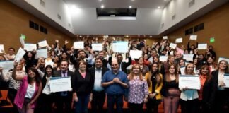 Reconocimiento a docentes y escuelas por su participación en programas de Junior Achievement
