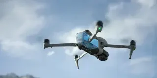 Baten un nuevo récord al caminar entre globos a 4.800 metros de altura con ayuda de los drones DJI