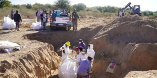 Capayán: operativo para limpiar el sifón principal del canal de riego, obstruido por residuos domiciliarios