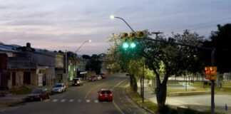 Inauguración de un nuevo semáforo en Avenida Italia Y Almagro