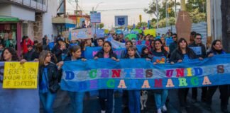 Los docentes vuelven a marchar por las calles de Catamarca