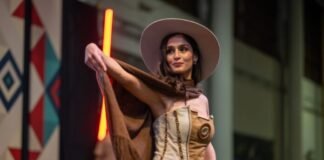 Desfile de prendas artesanales y joyas de diseño