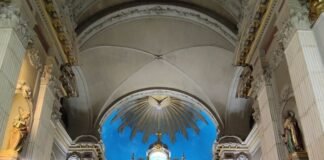 Donan imagen de Mama Antula, primera santa argentina, a la Catedral