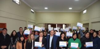 El int. Raúl Barot encabezó la entrega de certificados de capacitación textil en Los Altos