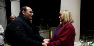 El intendente agasajó a una empleada municipal que se jubiló