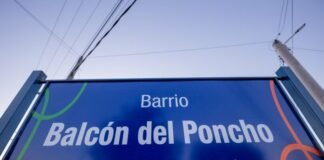 Gustavo inauguró una compleja obra de agua, cloacas y asfalto en el barrio Balcón del Poncho