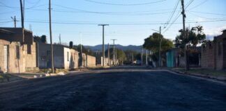 Gustavo supervisó los avances de las obras de pavimentación en el barrio La Esperanza