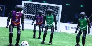 Iron Man cobra vida: vuela por primera vez un robot humanoide impulsado por jetpack