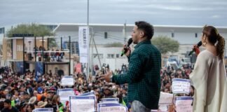 Las voces del Poncho 2025, los locutores que dan vida a cada escenario