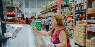Advierten sobre remarcaciones de hasta 9 por ciento en los supermercados tras la suba del dólar