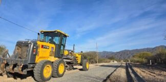 Comenzó el asfaltado de la Calle Uno en Colonia del Valle