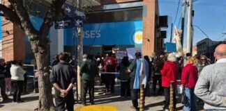 Jubilados con una fuerte protesta frente a las puertas de Anses