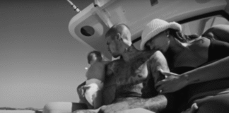 Justin Bieber presenta a su hijo el video de “Yukon”