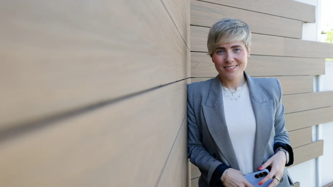 Laura Bárcena, directora de Comunicación de Samsung: "Las mujeres estamos acostumbradas a trabajar duro"