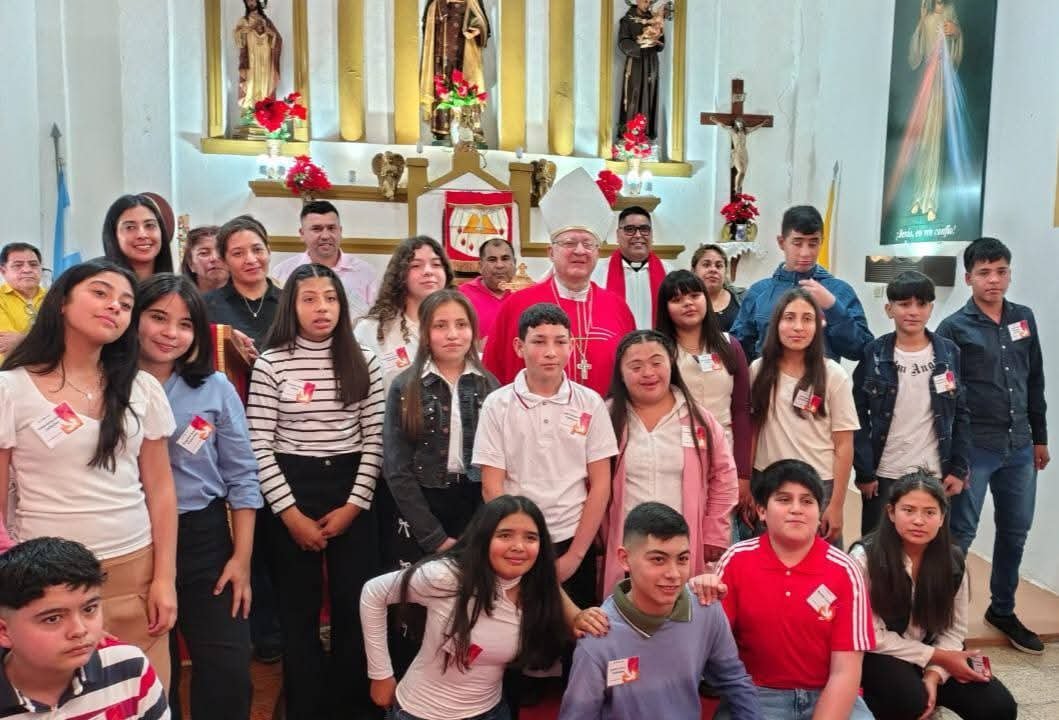 El Obispo celebró el Sacramento de la Confirmación en comunidades de la parroquia Virgen del Valle
