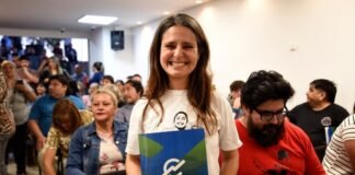 Gustavo entregó los primeros créditos del Instituto Municipal de Emprendedores