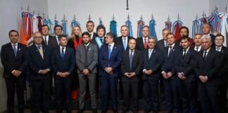 Milei negocia con gobernadores aliados en mira de una reforma laboral y tributaria