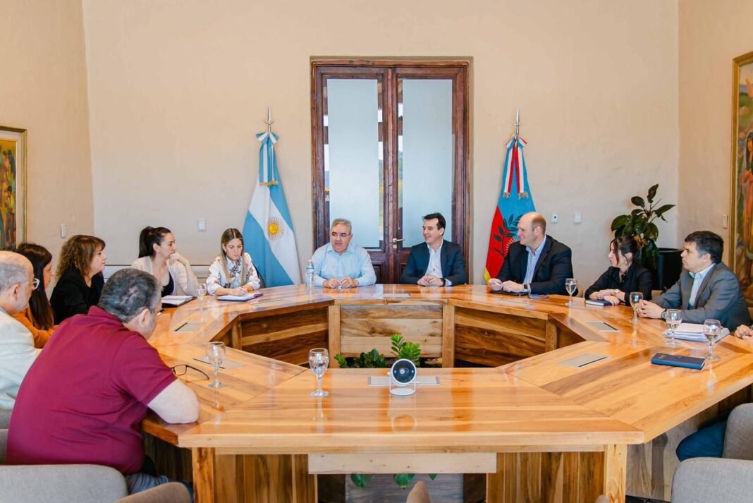 El Gobernador junto al equipo de gobierno analizaron proyectos y plan de obras a desarrollar