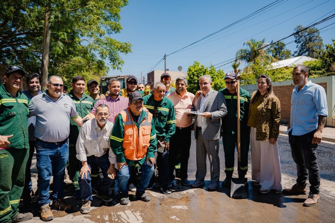 El Gobernador recorrió la obra de asfaltado en Valle Viejo
