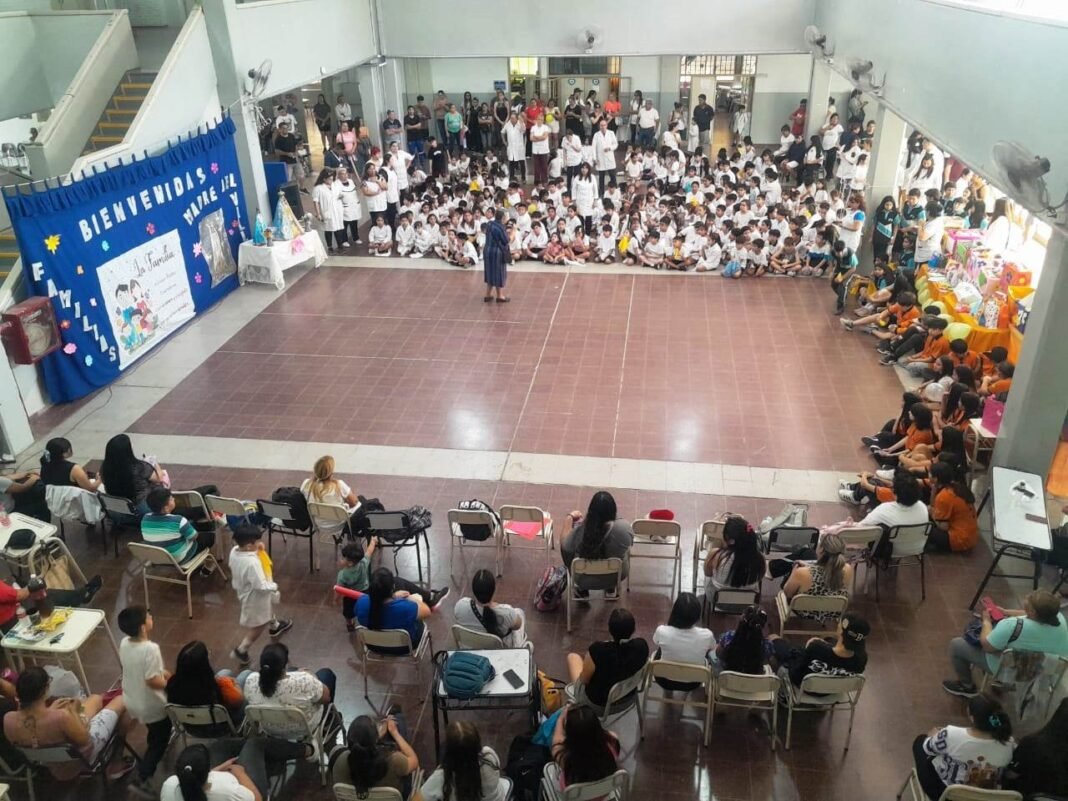 Fiesta total en la escuela José Cubas con la presencia de la Virgen del Valle
