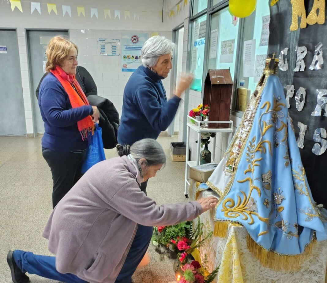 La Madre del Valle en el centro de salud del barrio Libertador II