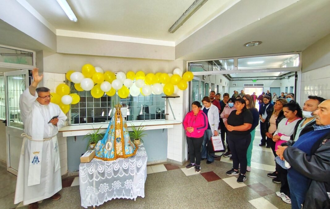 La Madre Morena visita el centro de salud Carlos Bravo