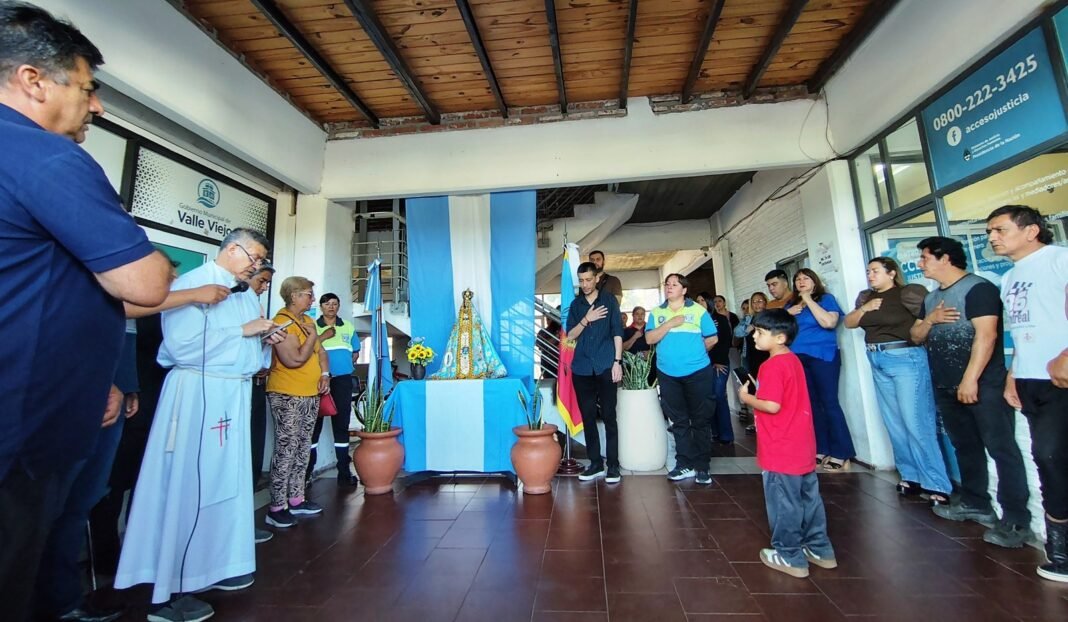La Virgen lleva su bendición a la Municipalidad de Valle Viejo