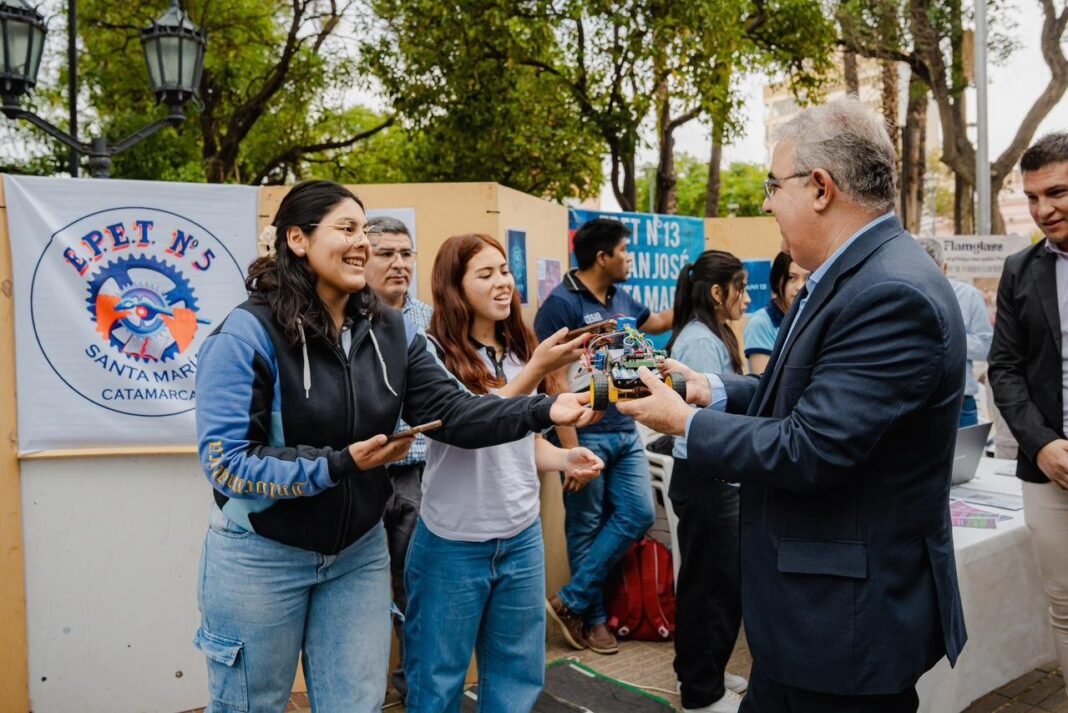 Alumnos de Escuelas Técnicas mostraron sus trabajos en la ExpoTec
