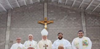 Cálida bienvenida al sacerdote misionero español que asumió como vicario de la parroquia San Pío X