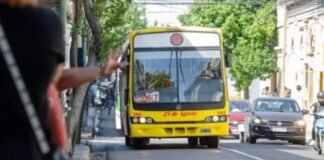 El precio del boleto de colectivo subiría a $1.200: se reúnen Gobierno y empresarios