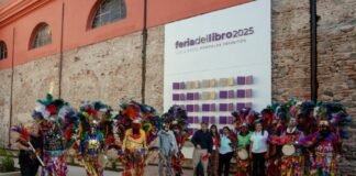 Las comparsas tuvieron su espacio en la Feria del libro