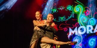 Mora Godoy y La Máquina Tanguera brillaron en la Feria del Libro