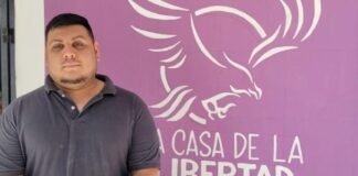 El diputado libertario Lencina propone propinas digitales para guías turísticos, personal de sitios culturales y museos