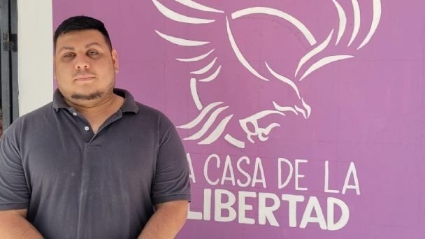 El diputado libertario Lencina propone propinas digitales para guías turísticos, personal de sitios culturales y museos