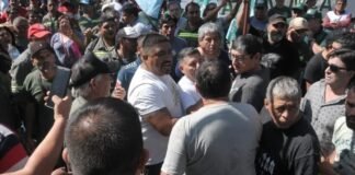 En un clima de tensión, los gremios locales se movilizaron contra la reforma laboral