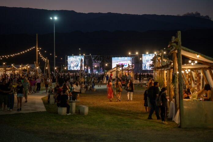 Feria del Patio: regalos únicos, música, atardeceres y un gran cierre con Valen Vargas